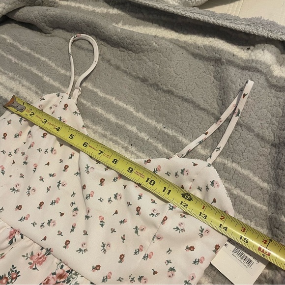 NWT Small pink floral mini dress with cutouts on the side - Picture 11 of 16